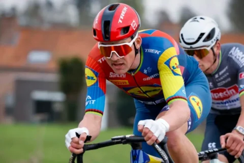 Mads Pedersen, el ciclista del cuarto sin ventanas